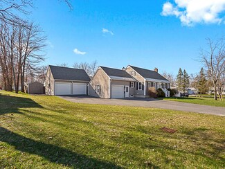 1 Harry St, Winslow, ME 04901