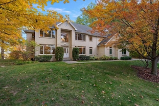 419 River Run Dr, Saint Joseph, MI 49085