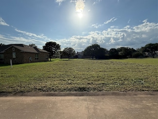 106 Bobolink Dr, Bastrop, TX 78602