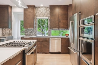 209 Westwood Dr N, Golden Valley, MN 55422