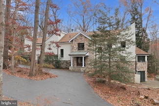 10701 Sycamore Springs Ln, Great Falls, VA 22066