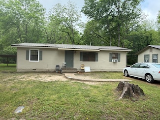 208 Meadowbrook Cir, West Point, MS 39773