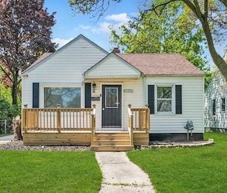 19110 Kingsville St, Harper Woods, MI 48225