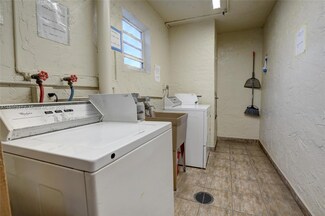 424 SE 10th St Unit 405, Dania, FL 33004