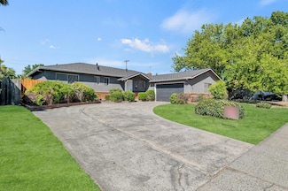 7024 Tamoshanter Way, Sacramento, CA 95822