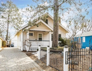 1738 Columbus Ave, Duluth, MN 55803