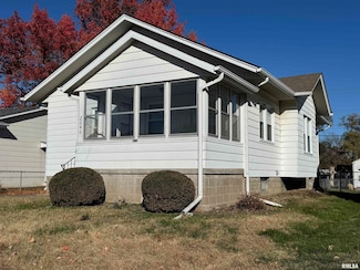 2246 Bellevue Ave, Bettendorf, IA 52722