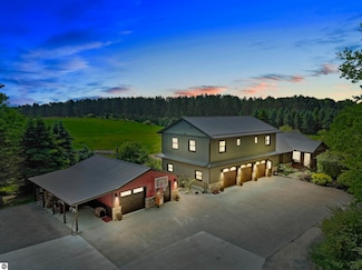 4255 S Eberhart Ave, Clare, MI 48617