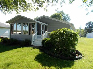 7860 S 150 E, Wolcottville, IN 46795