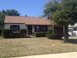 3025 N Victoria Ave, Peoria, IL 61604