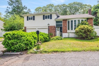 79 E Deer Park Rd, Dix Hills, NY 11746