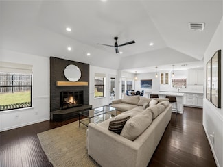 2932 Chris Ln, Grapevine, TX 76051