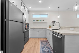 918 W Front St Unit 6, Traverse City, MI 49684