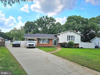 5918 King James Dr, Alexandria, VA 22310