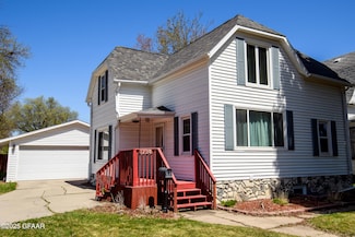1724 5th Ave N, Grand Forks, ND 58203