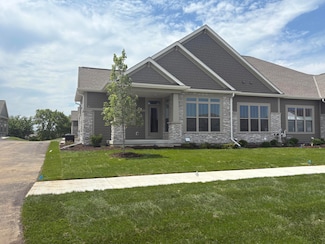N28W25285 Parkway Ridge Cir Unit D Bldg 14 Unit 50, Pewaukee, WI 53072