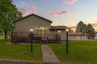 425 W Franklin St, Morristown, MN 55052
