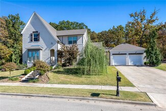 320 N Ainsley Loop, Fayetteville, AR 72704
