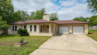 1607 7th St, Floresville, TX 78114