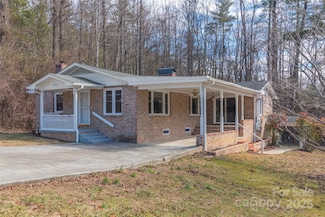 913 Dorothy St, Hendersonville, NC 28791