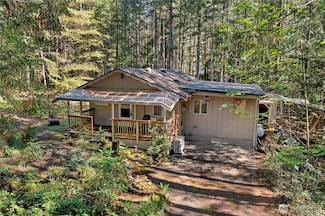 33 N Dow Mountain Dr, Hoodsport, WA 98548