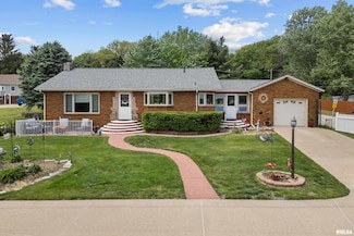 21780 Great River Rd, Le Claire, IA 52753