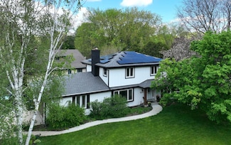 W221N2722 Timberwood Ln, Waukesha, WI 53186