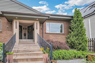 2539 N York Ct, Denver, CO 80216