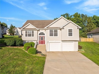 109 Deerfield Dr, Warrensburg, MO 64093