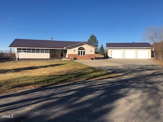 13948 Town & Country Ct S, Williston, ND 58801