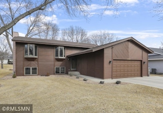 10167 Nottingham Trail, Eden Prairie, MN 55347