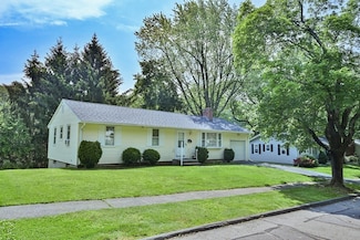 27 Pine Tree Dr, Worcester, MA 01609