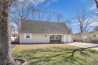336 Auborn Ave, Shirley, NY 11967