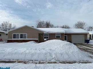336 Highland Dr, Hibbing, MN 55746