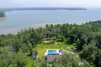 9 Bayview Dr, Cumberland Foreside, ME 04110