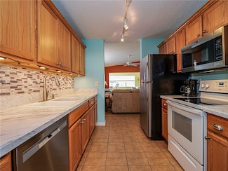 655 W Lake Jasmine Cir Unit 205, Vero Beach, FL 32962