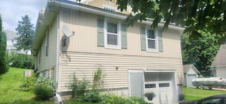 106 2nd St NE, Elkader, IA 52043
