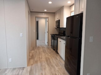 30 Canal Dr Unit 300-030, Waterford Township, MI 48328