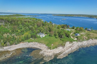 113 Eastern Ave, Long Island, ME 04050