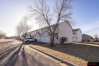 320 320 Tanager Path, Mankato, MN 56001