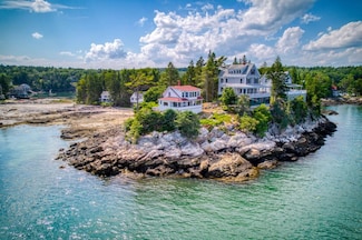 16 Tilton Ln, Southport, ME 04576