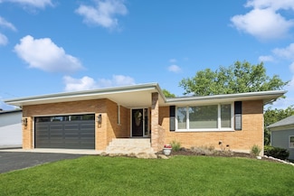 3941 Earlston Rd, Downers Grove, IL 60515