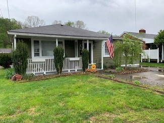 1008 Stadium Dr, Saint Marys, WV 26170