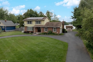 27 Scenic Dr, Andover, NJ 07821
