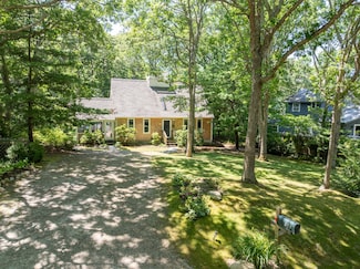 324 Greenwood Ave, Vineyard Haven, MA 02568