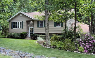 8 Andover Rd, Mountain Top, PA 18707