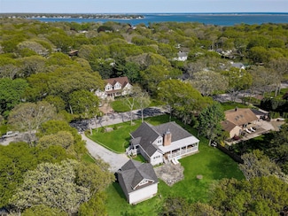 10 Foxboro Rd, Hampton Bays, NY 11946