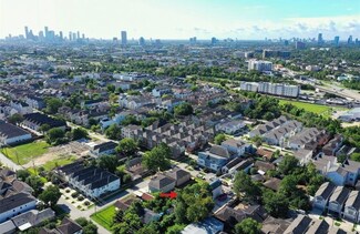 5906 Kiam St, Houston, TX 77007