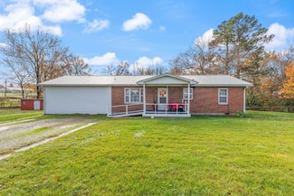 69 Valley Rd, Mc Ewen, TN 37101