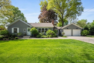 708 Center St, Geneva, IL 60134